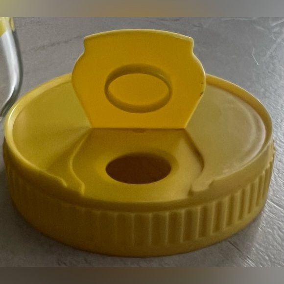 Vintage Glass
Carafe Lemons Yellow Flip Jar Top Lid 70s - Picture 4 of 11